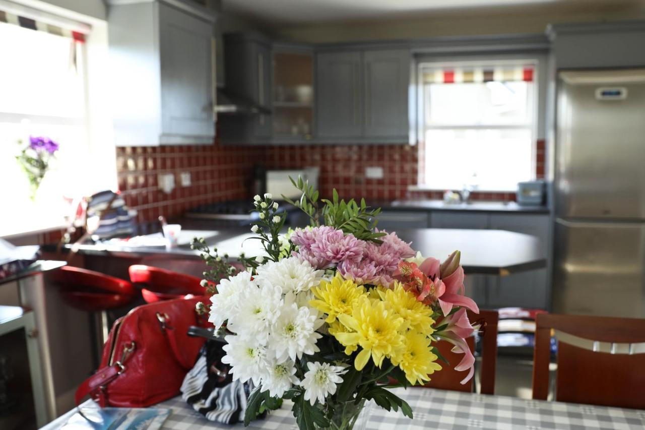Seascape On The Edge Of Town: 4 Beds All Ensuite. Belmullet Kültér fotó