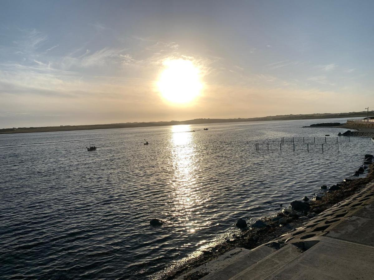 Seascape On The Edge Of Town: 4 Beds All Ensuite. Belmullet Kültér fotó