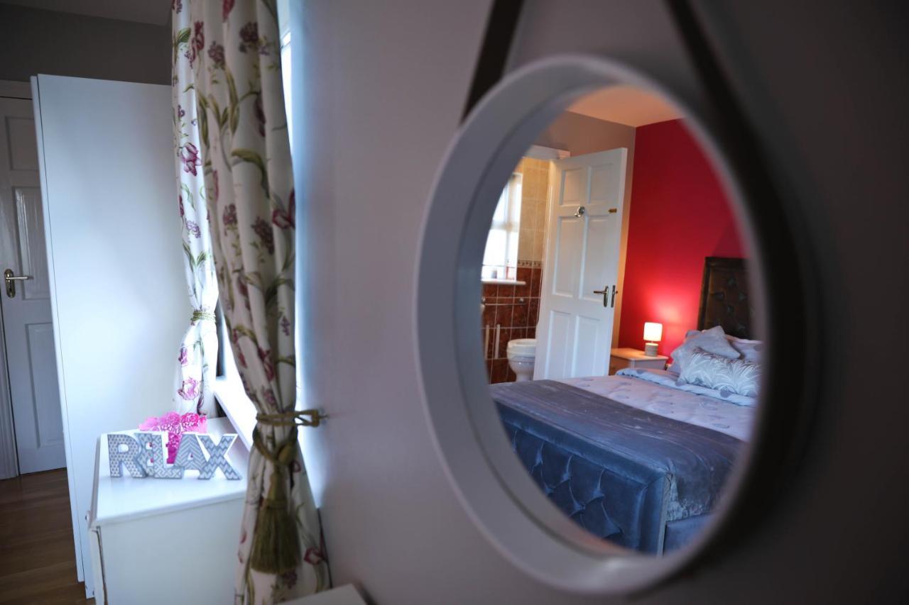 Seascape On The Edge Of Town: 4 Beds All Ensuite. Belmullet Kültér fotó